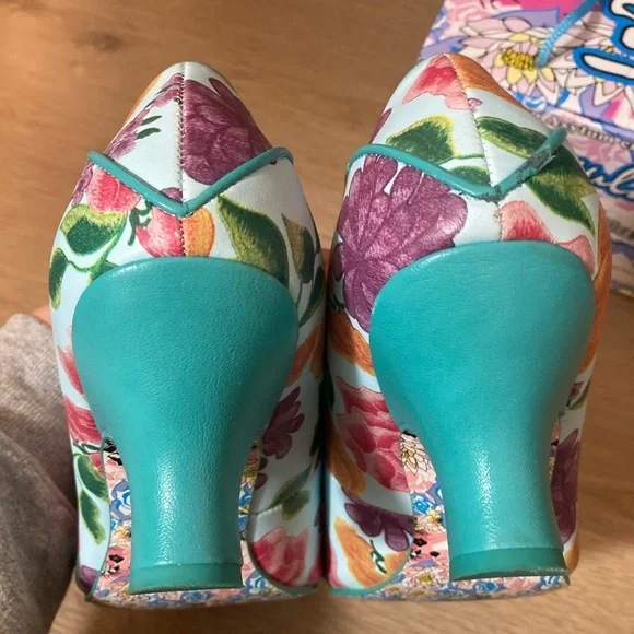 Floral Women's Shoes with Teal Accents - Picture 4 of 16